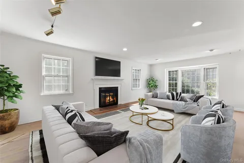 $1,595,000 | 1 Windsor Lane, Scarsdale, NY 10583