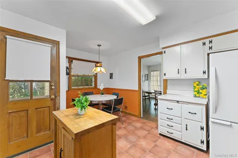 $1,595,000 | 1 Windsor Lane, Scarsdale, NY 10583