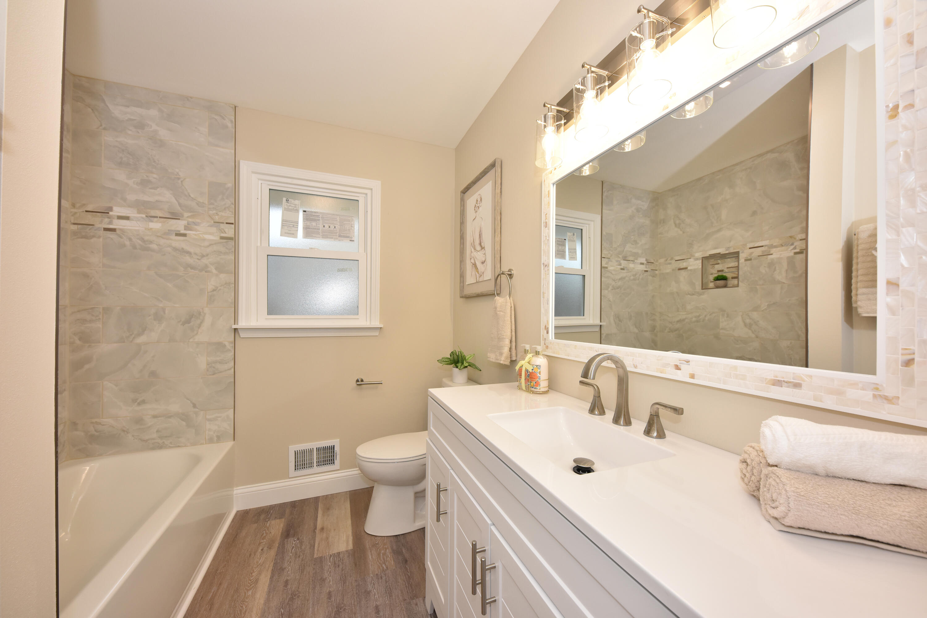 4101 North 70th Street Milwaukee, WI 53216 - Photo 14 of 37 Main Floor Bathroom