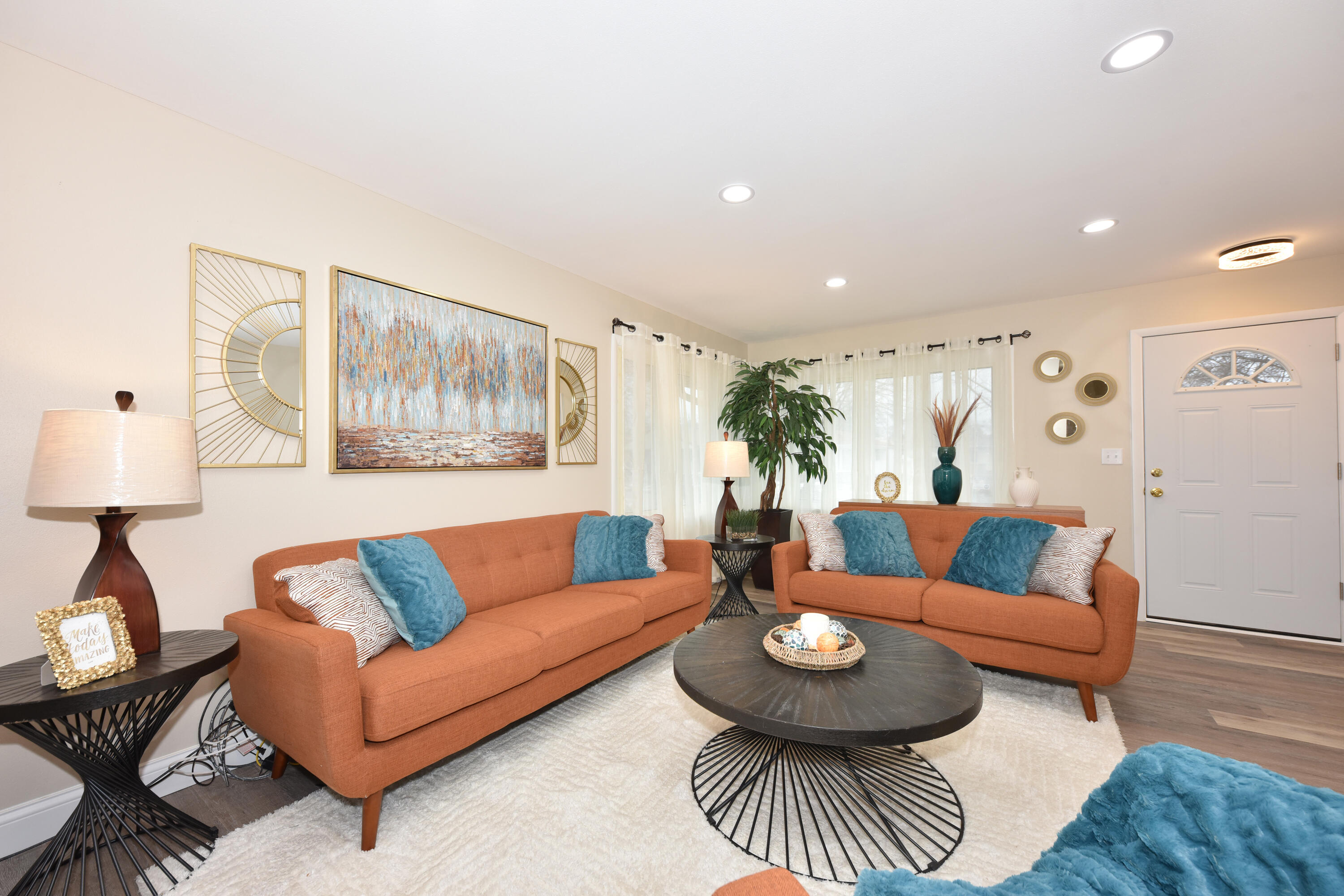 4101 North 70th Street Milwaukee, WI 53216 - Photo 2 of 37 Living Room