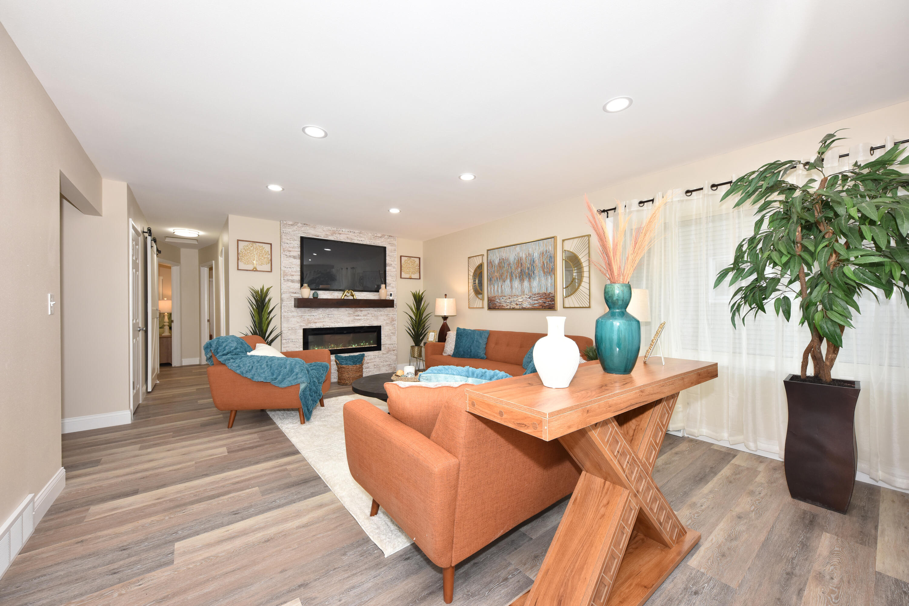 4101 North 70th Street Milwaukee, WI 53216 - Photo 3 of 37 Living Room