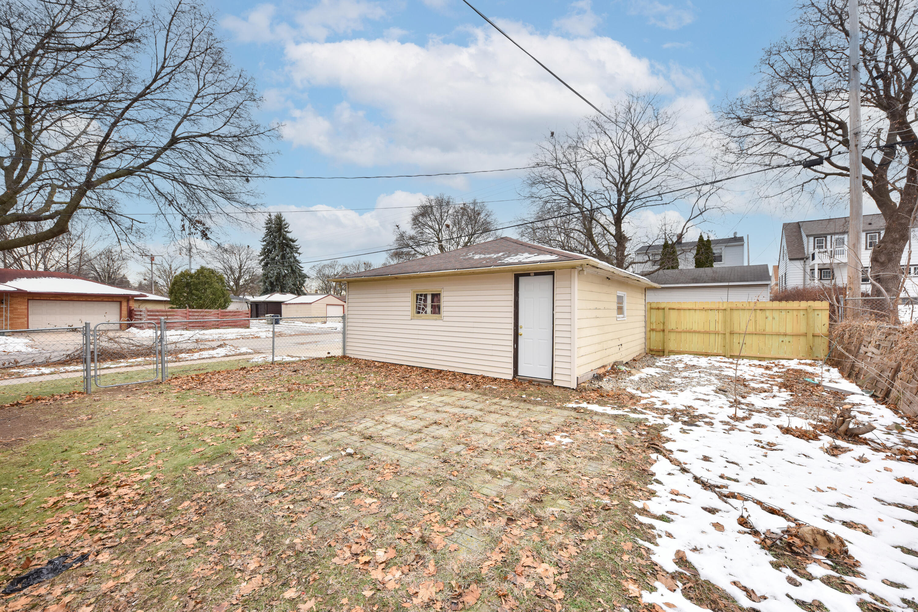 4101 North 70th Street Milwaukee, WI 53216 - Photo 37 of 37 Fully fenced-in backyard