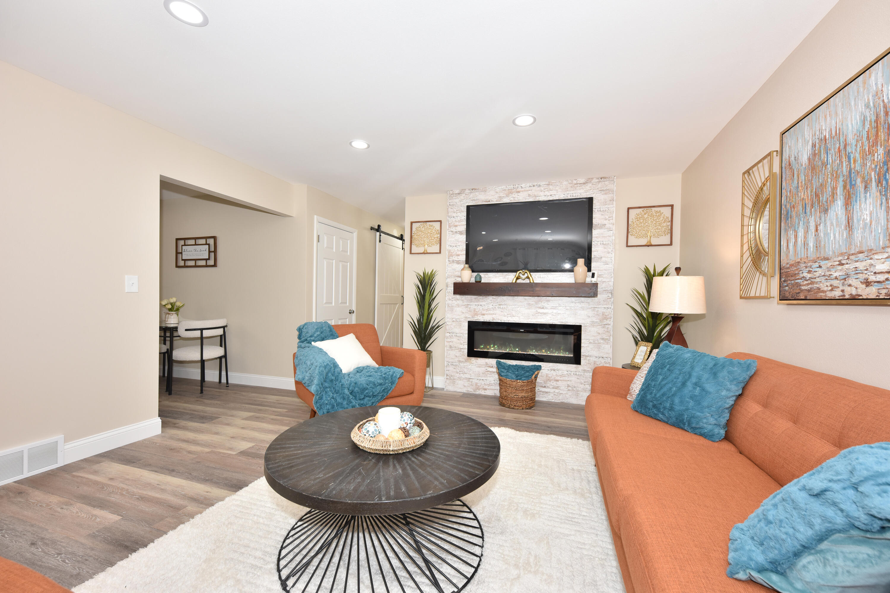 4101 North 70th Street Milwaukee, WI 53216 - Photo 5 of 37 Living Room