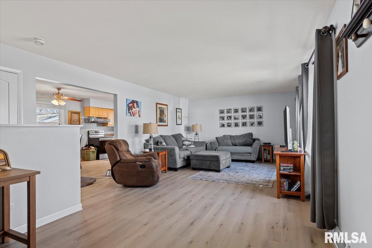 49 Foresters Lane Springfield, IL 62704 - Photo 2 of 20