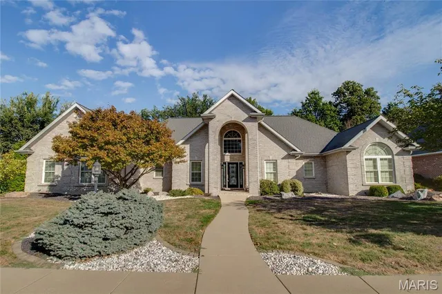 $475,000 | 1200 White Oak Trail, Godfrey, IL 62035