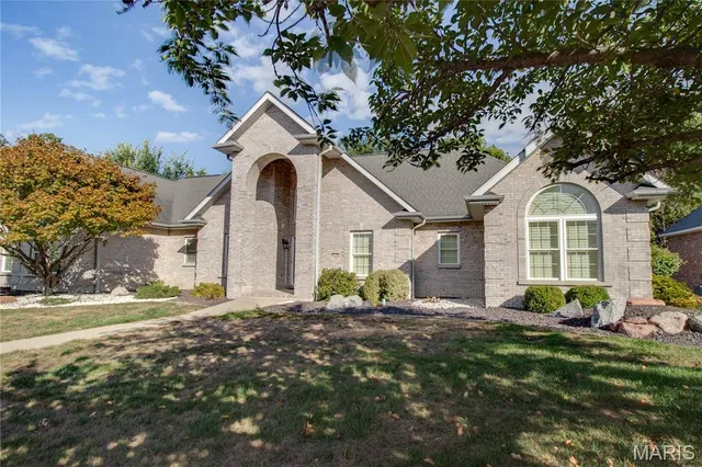 $475,000 | 1200 White Oak Trail, Godfrey, IL 62035