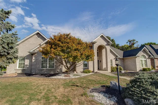 $475,000 | 1200 White Oak Trail, Godfrey, IL 62035