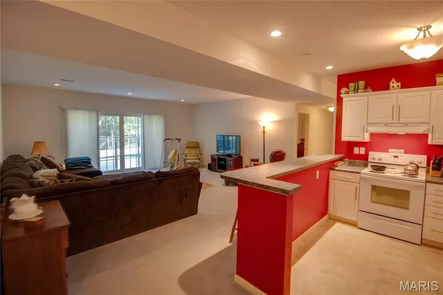 $475,000 | 1200 White Oak Trail, Godfrey, IL 62035