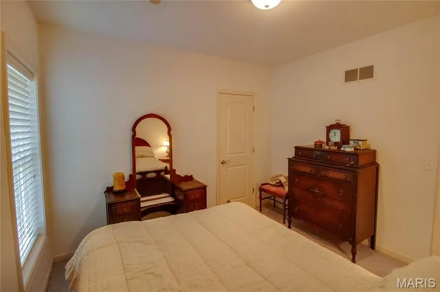 $475,000 | 1200 White Oak Trail, Godfrey, IL 62035