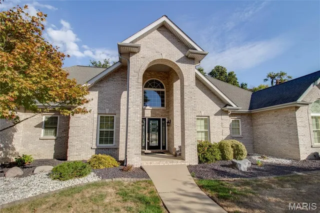 $475,000 | 1200 White Oak Trail, Godfrey, IL 62035