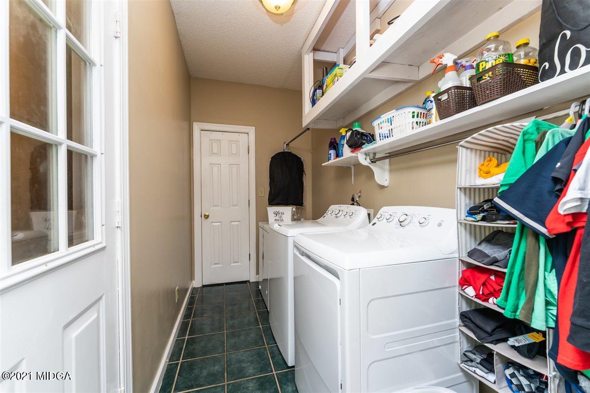 199 Woods Road Juliette, GA 31046 - Photo 18 of 38 a utility room with dryer and washer