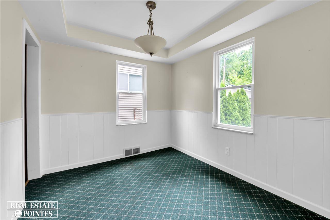 2050 Roslyn Road Grosse Pointe Woods, MI 48236 - Photo 25 of 30