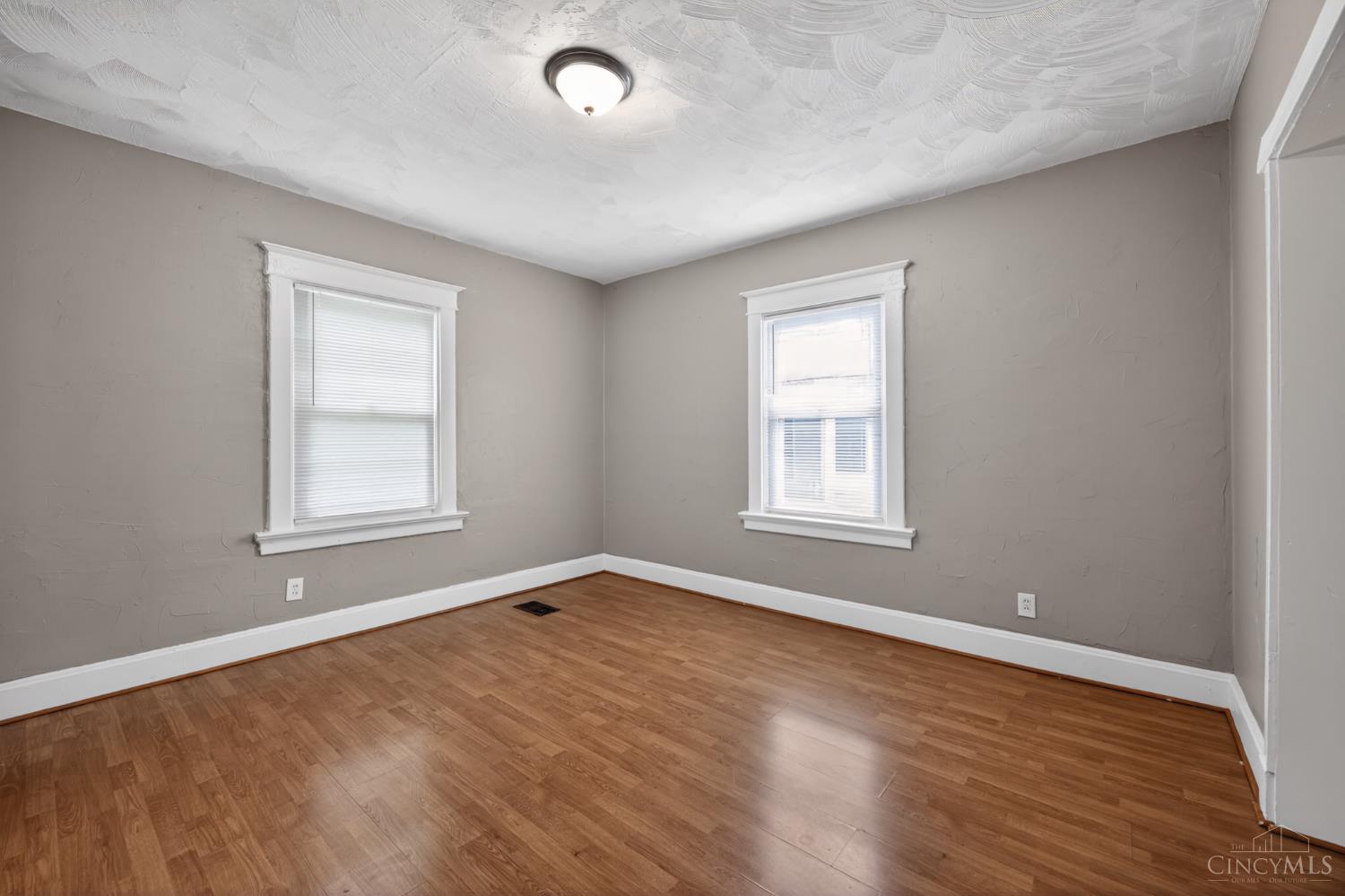 4938 Plainville Road Cincinnati, OH 45227 - Photo 12 of 34