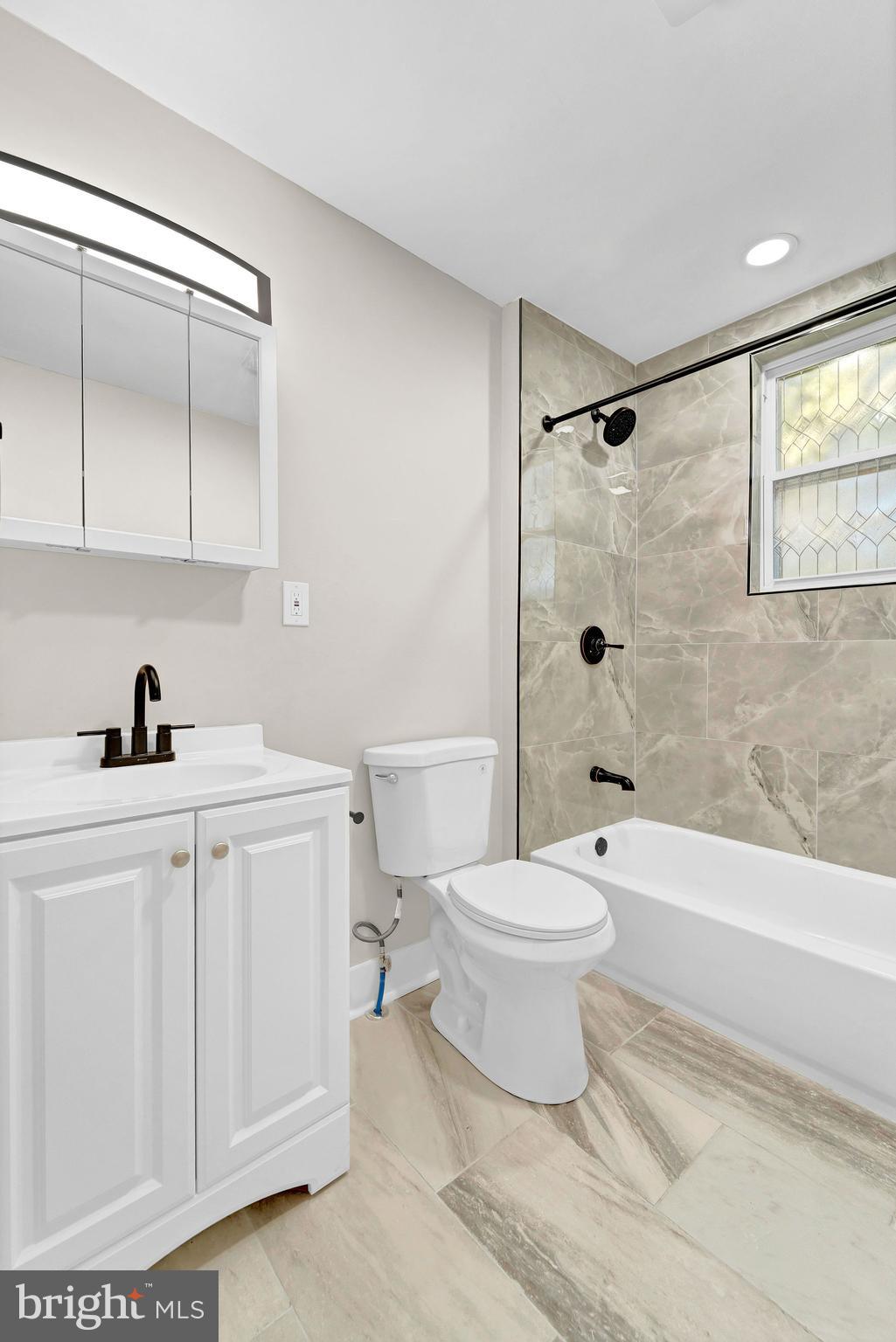 2791 Yorkship Road Camden, NJ 08104 - Photo 24 of 33 a bathroom with a toilet a sink and a bathtub