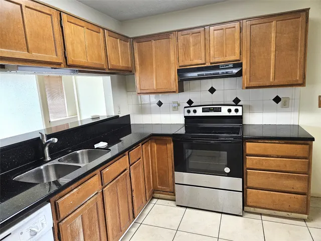 $1,925 | 8215 Summer Quail Drive, Houston, TX 77489