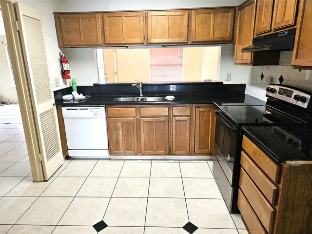 $1,925 | 8215 Summer Quail Drive, Houston, TX 77489