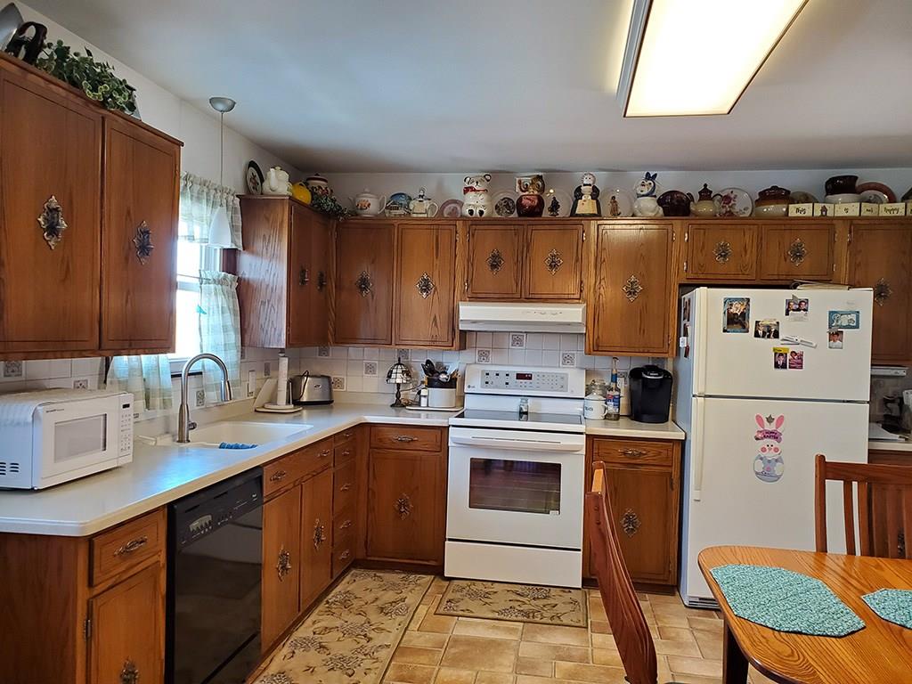 175 Spruce Street Indiana, PA 15701 - Photo 5 of 16 Kitchen