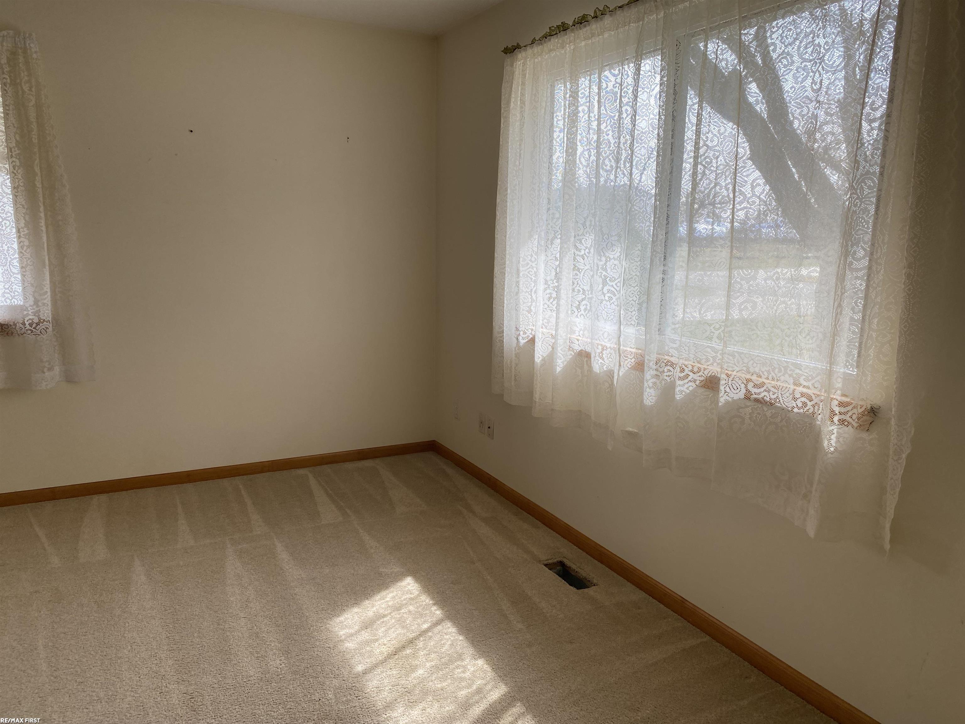 32047 Lakepoint Street Chesterfield, MI 48047 - Photo 8 of 26