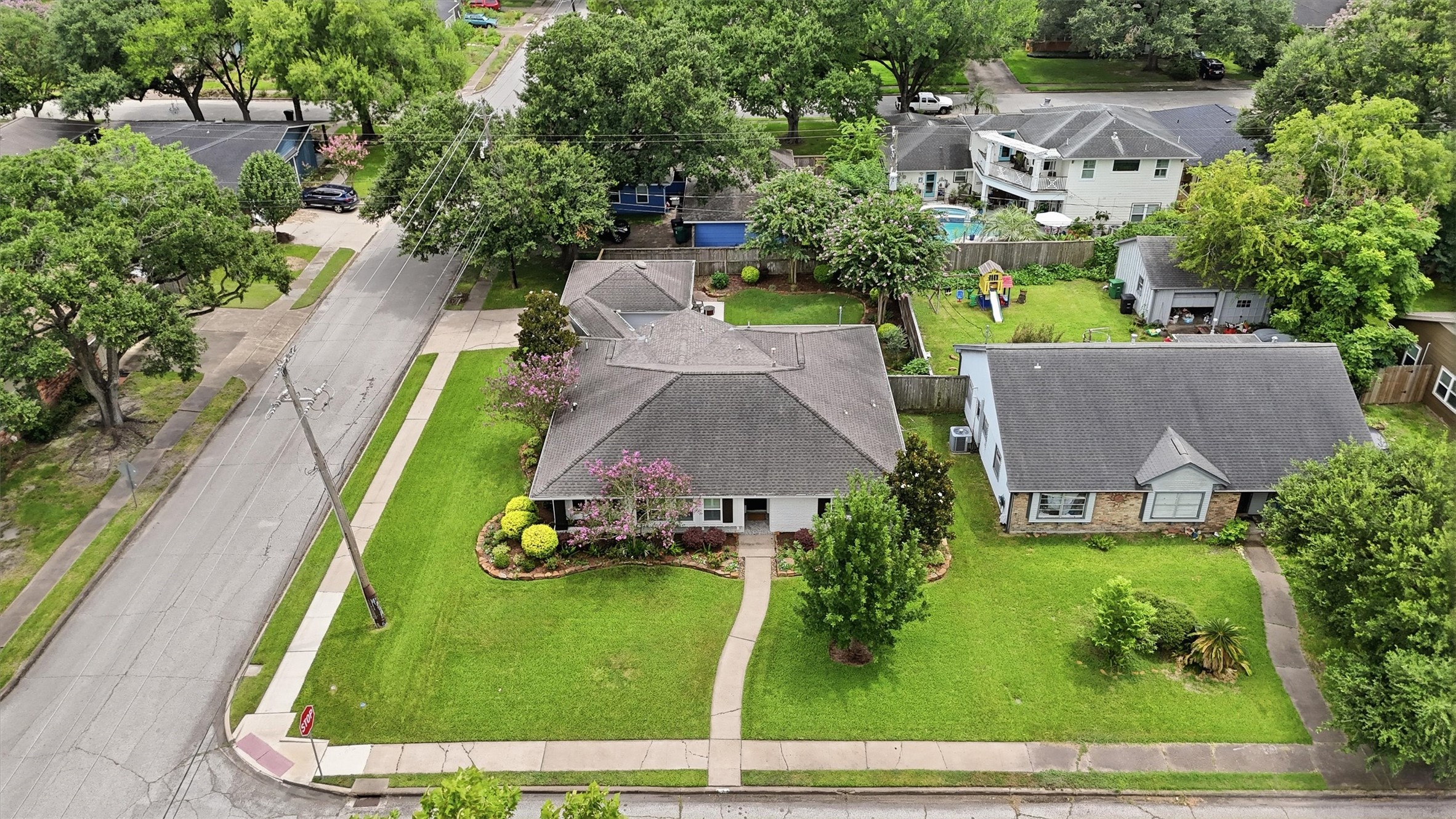 4701 Hummingbird Street Houston, TX 77035 - Photo 25 of 28 On a coveted corner location in Willowbrook.