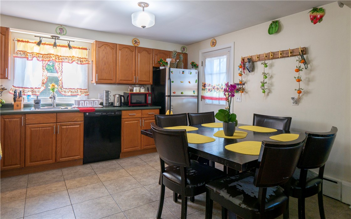 22 Rosedale Terrace Middletown, RI 02842 - Photo 8 of 23