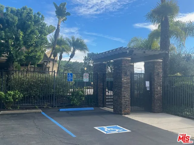 a view of backyard with garden