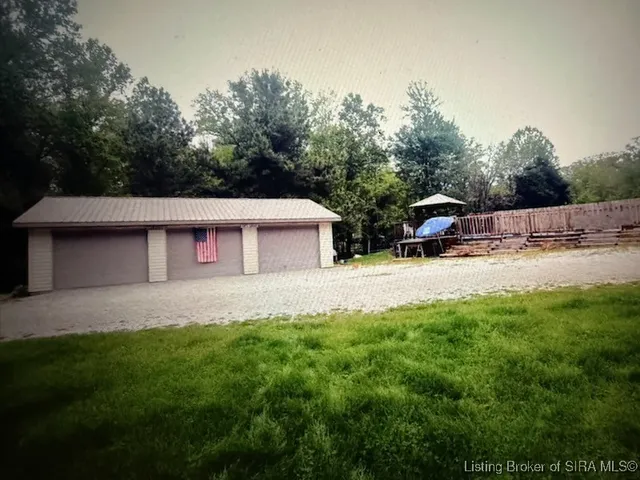 $325,000 | 4882 North Coon Hunter Road, Campbellsburg, IN 47108