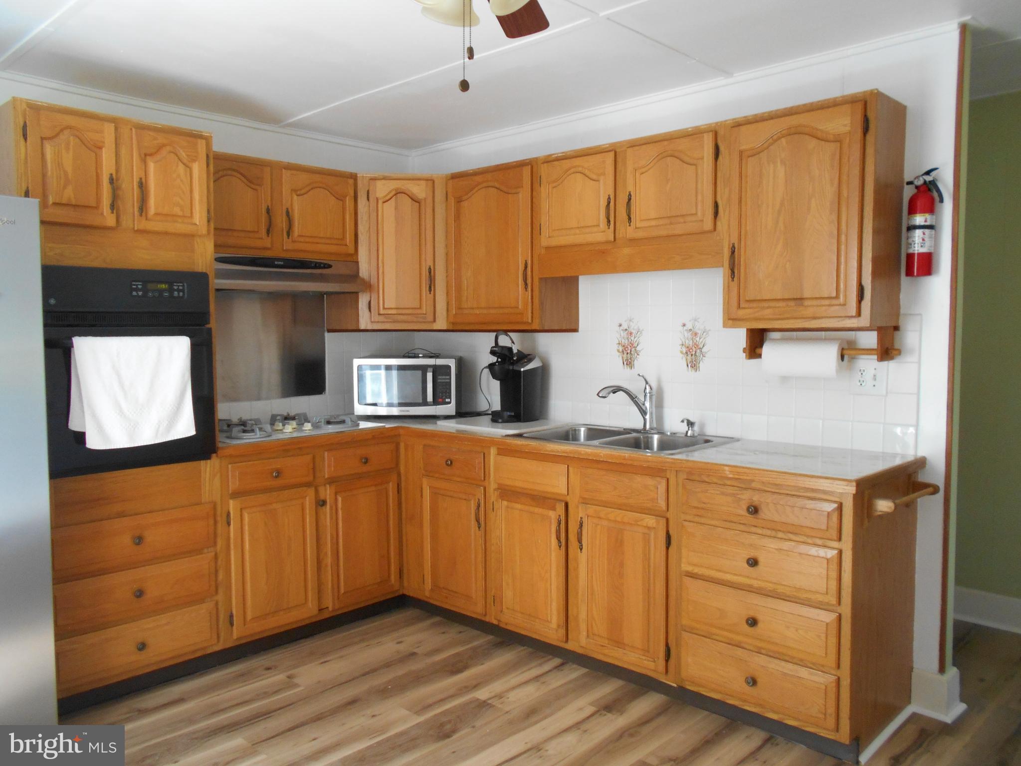 5841 Hudson Wharf Road Cambridge, MD 21613 - Photo 2 of 45 Updated kitchen w/flooring