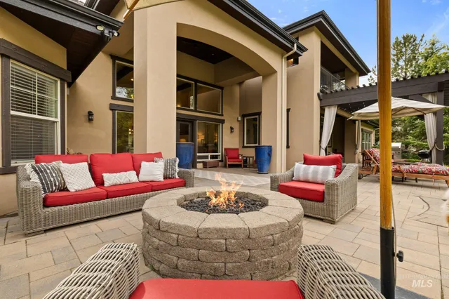 $2,390,000 | 226 East Riversedge Drive, Eagle, ID 83616