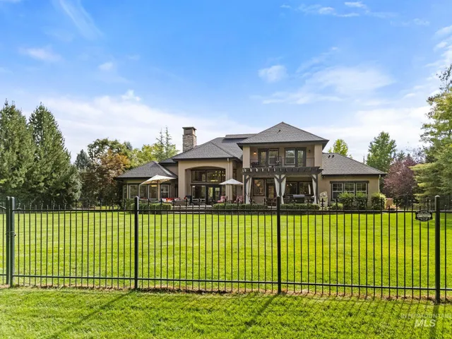 $2,390,000 | 226 East Riversedge Drive, Eagle, ID 83616