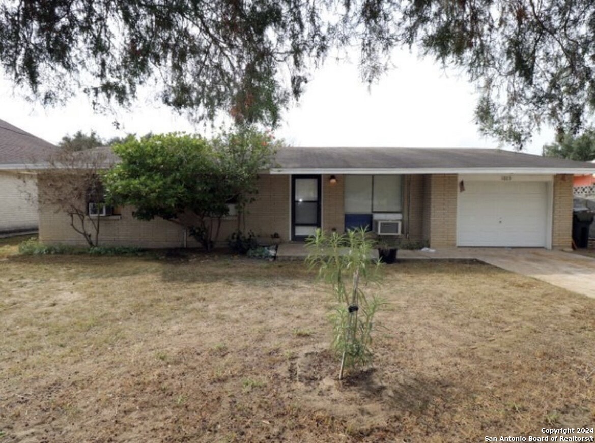 1603 1st Street Zapata, TX 78076 - Photo 1 of 11