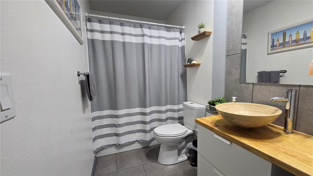 406 Lennox Road West Palm Harbor, FL 34683 - Photo 22 of 40 a bathroom with a toilet a sink and a mirror