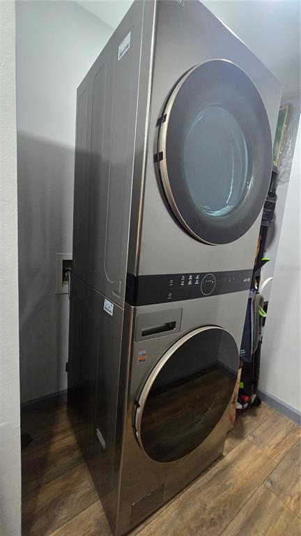406 Lennox Road West Palm Harbor, FL 34683 - Photo 23 of 40 a utility room with dryer and washer