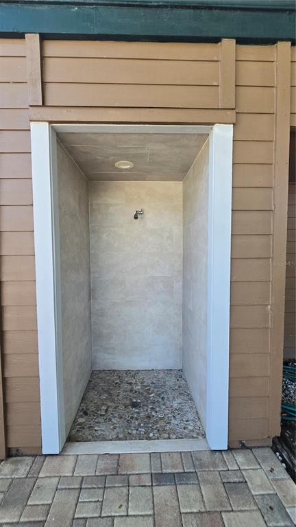 406 Lennox Road West Palm Harbor, FL 34683 - Photo 38 of 40 a view of a door