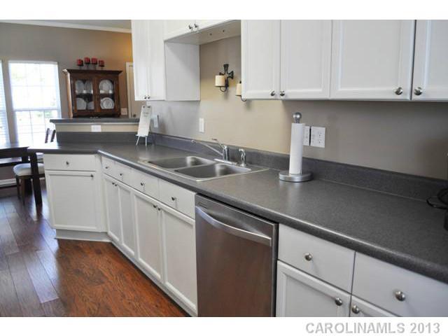 5036 Prosperity Ridge Road, Unit 5036 Charlotte, NC 28269 - Photo 4 of 16 Gallery Image 4