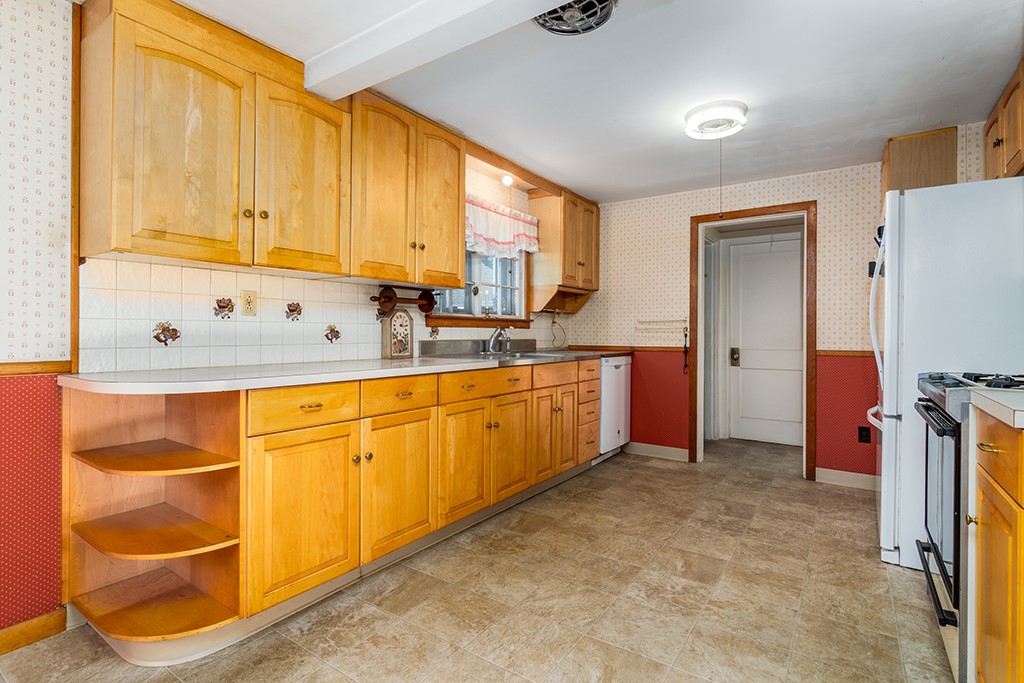 154 Essex Road North Kingstown, RI 02852 - Photo 20 of 28 KITCHEN