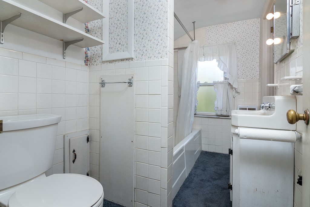 154 Essex Road North Kingstown, RI 02852 - Photo 24 of 28 FULL BATH UPSTAIRS