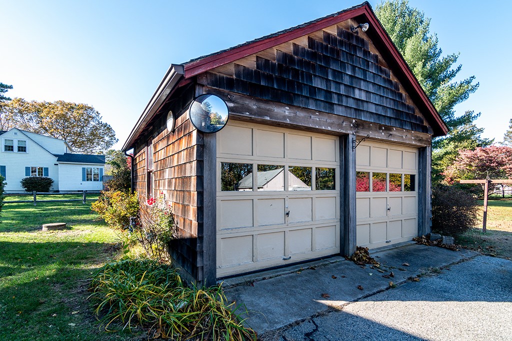 154 Essex Road North Kingstown, RI 02852 - Photo 6 of 28 GARAGE 1