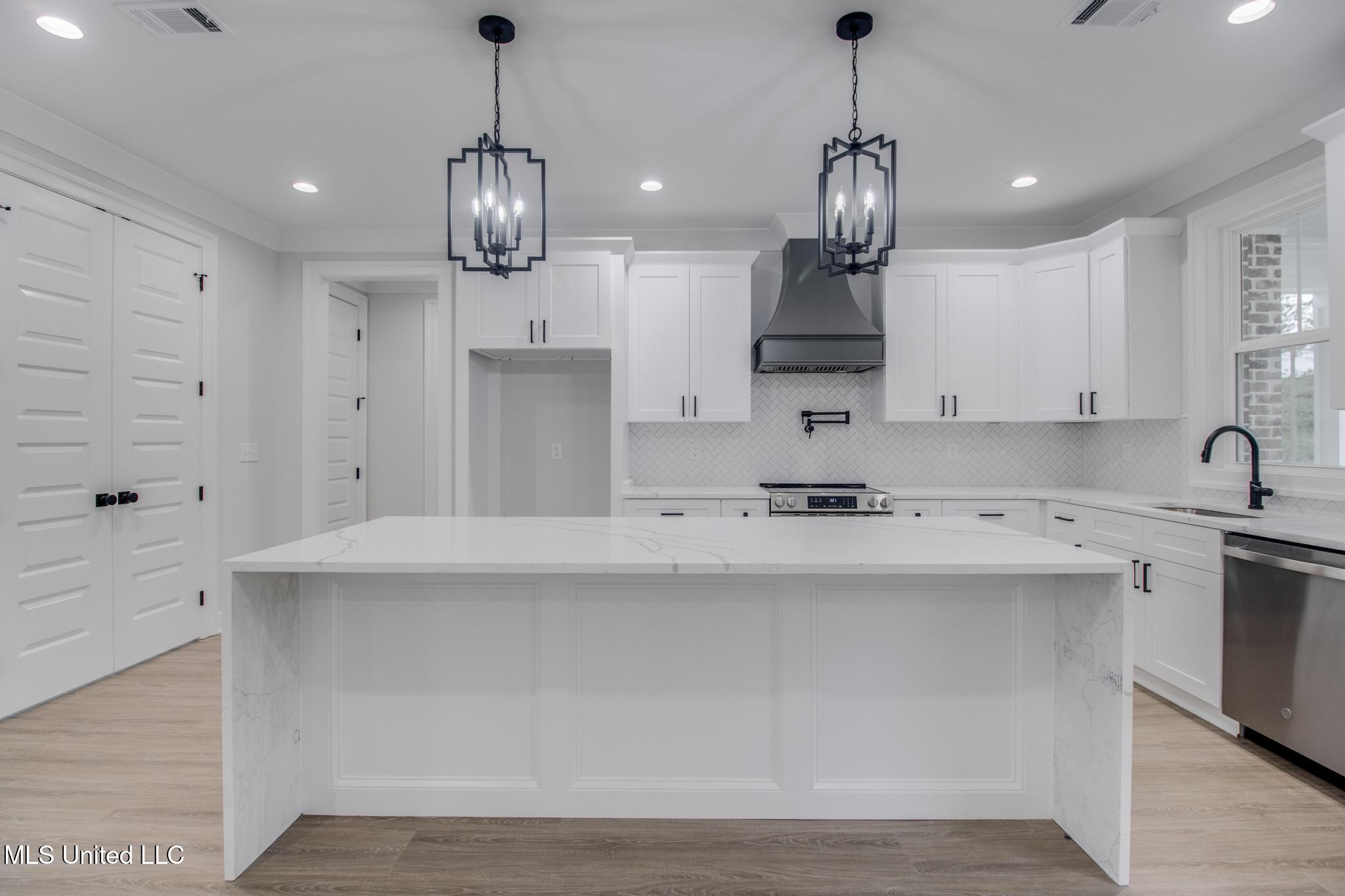 119 Clear Lake Road Perkinston, MS 39573 - Photo 9 of 26 IMG_2360