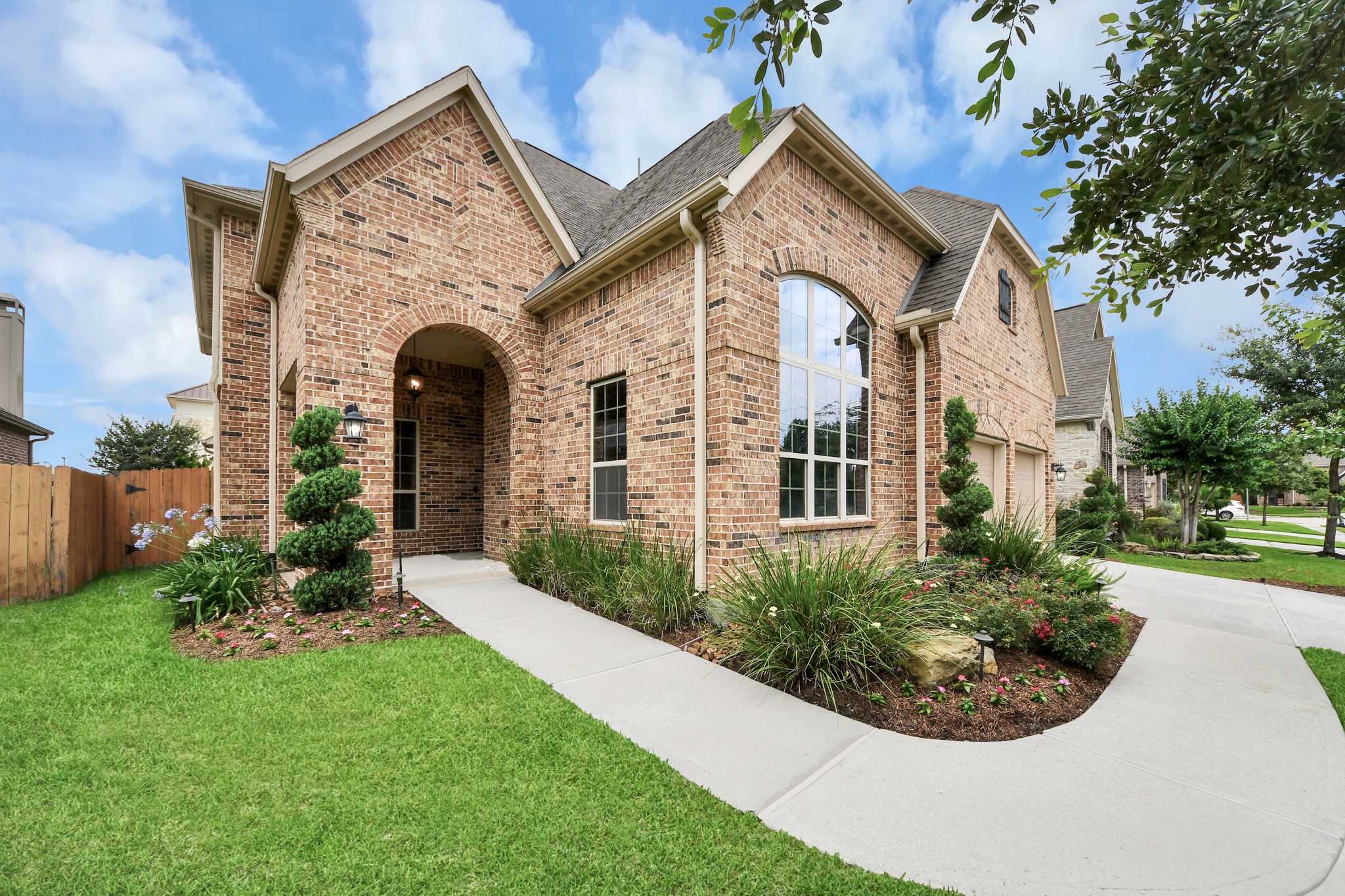 2811 Hadley Springs Lane Spring, TX 77386 - Photo 3 of 50 a front view of a house with garden