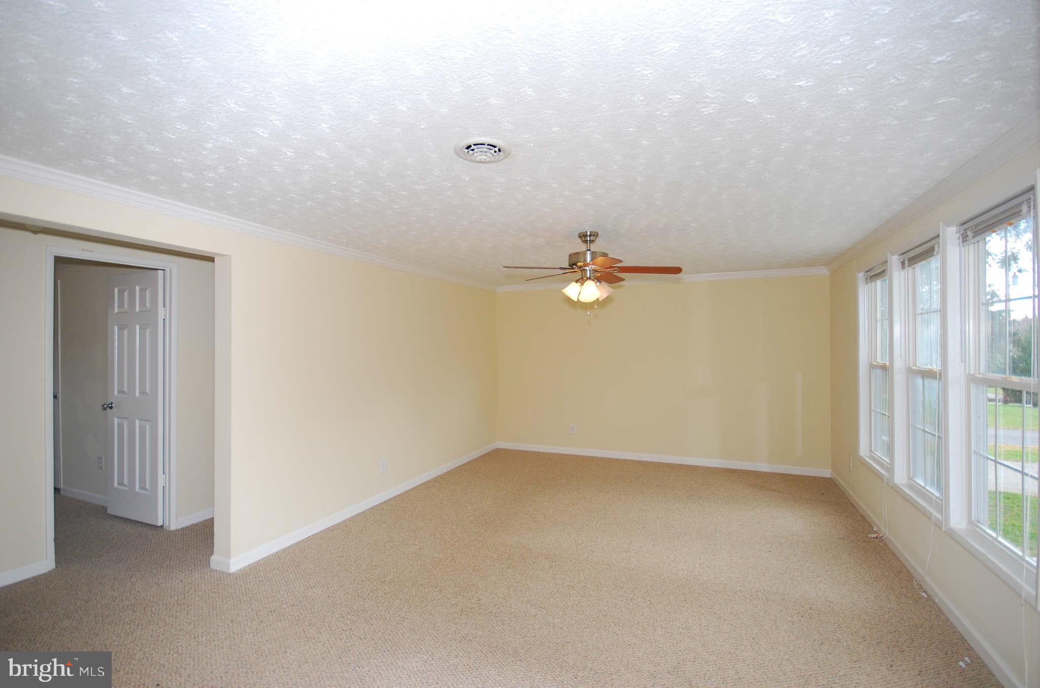 275 Bluff Road Strasburg, VA 22657 - Photo 9 of 26 Living Room
