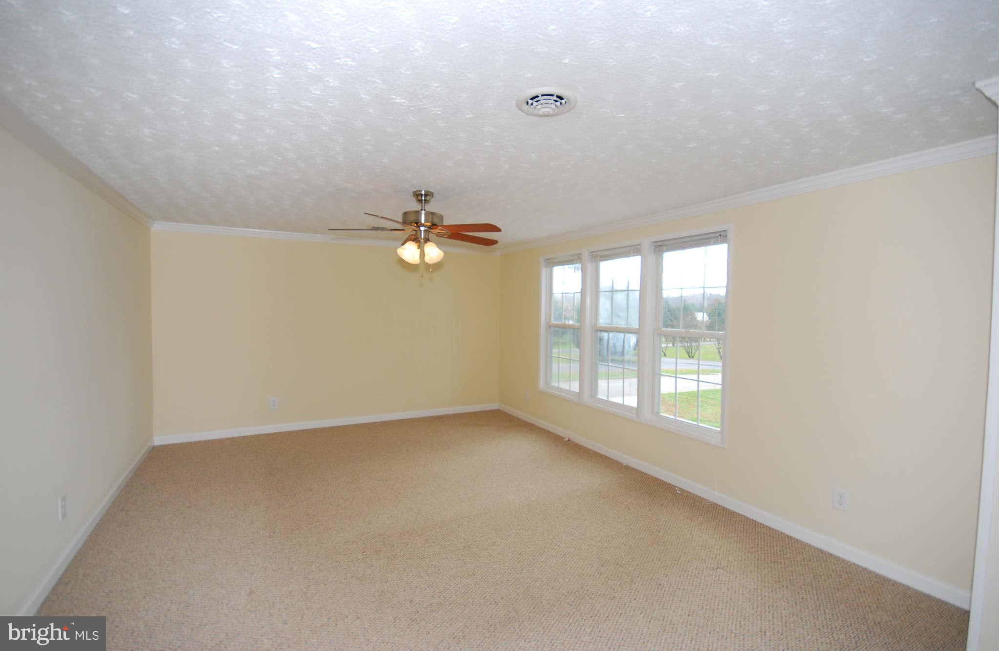 275 Bluff Road Strasburg, VA 22657 - Photo 10 of 26 Living Room