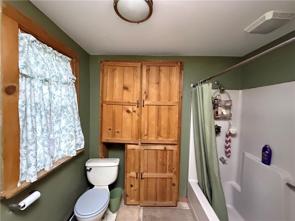 1006-1008 Olive Avenue Natrona Heights, PA 15065 - Photo 7 of 26 a bathroom with a toilet and a shower