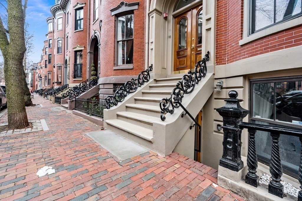 98 Waltham Street, Unit 1 Boston, MA 02118 - Photo 26 of 26 a view of a house with many windows