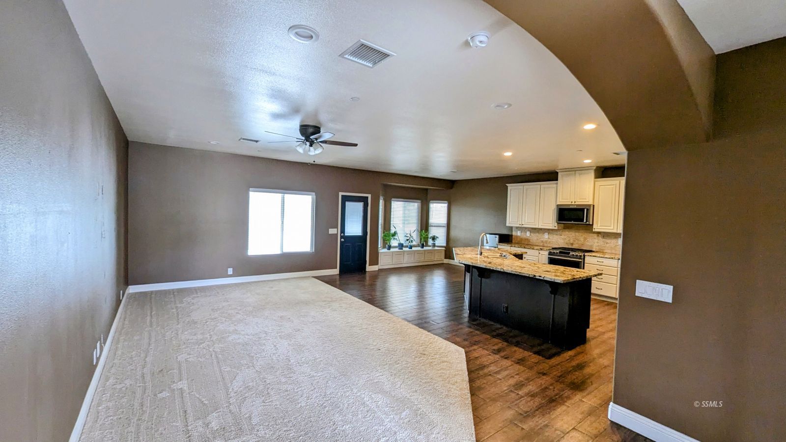 1811 Welcome Way Ridgecrest, CA 93555 - Photo 3 of 34