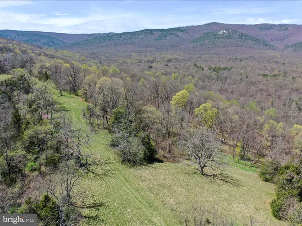 $895,000 | 1639 Sugar Hill Road, Maurertown, VA 22644