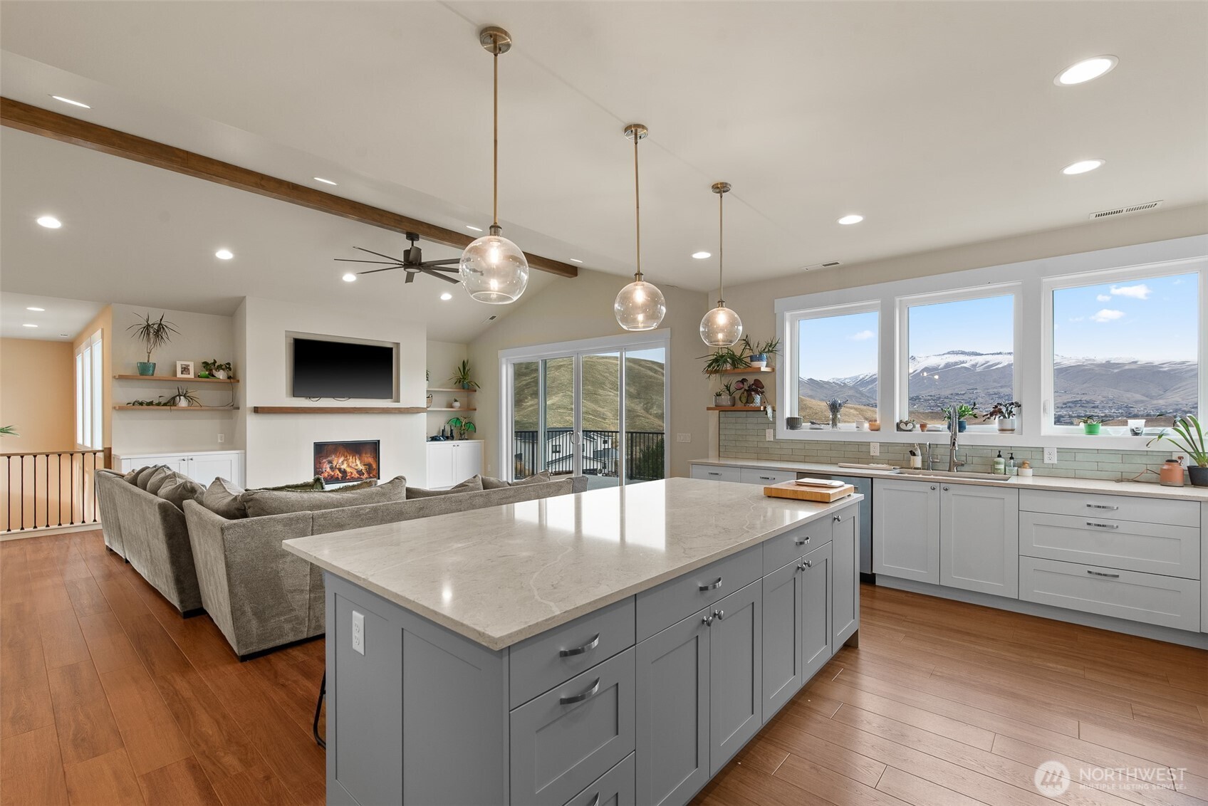 2053 Broadcrest Court Wenatchee, WA 98801 - Photo 12 of 40