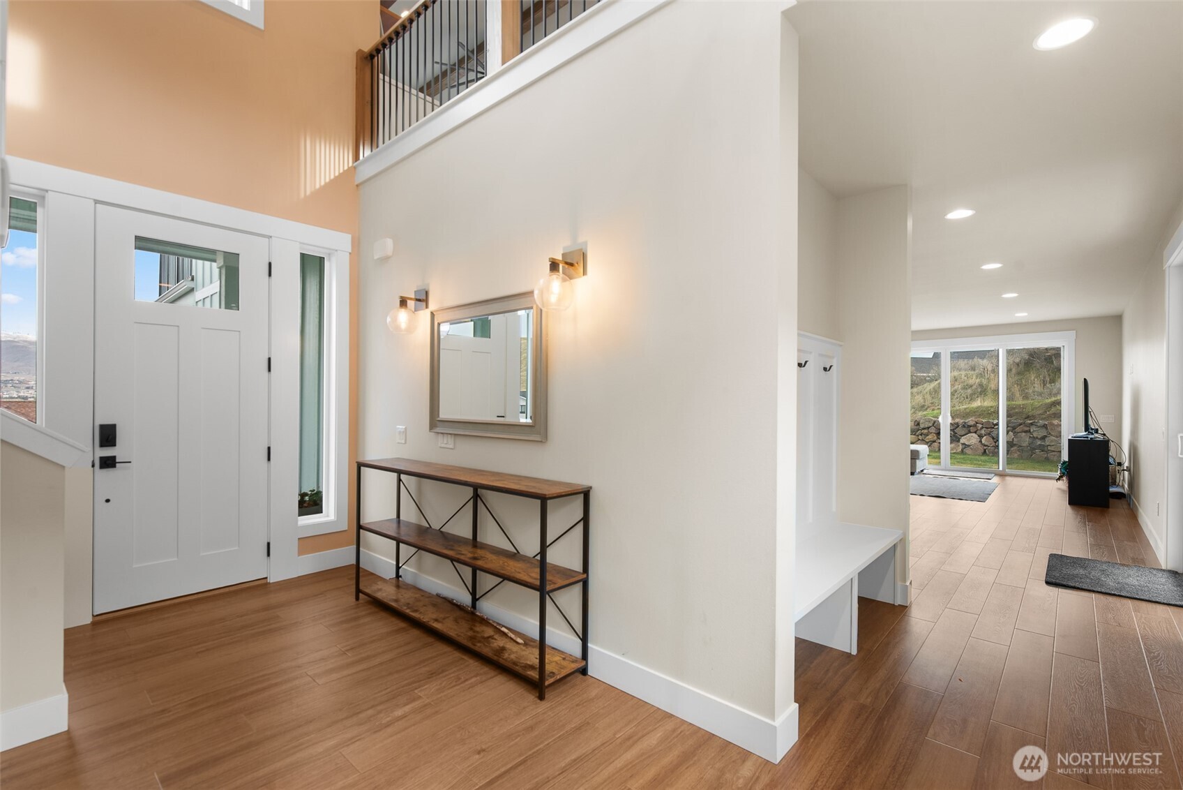 2053 Broadcrest Court Wenatchee, WA 98801 - Photo 2 of 40