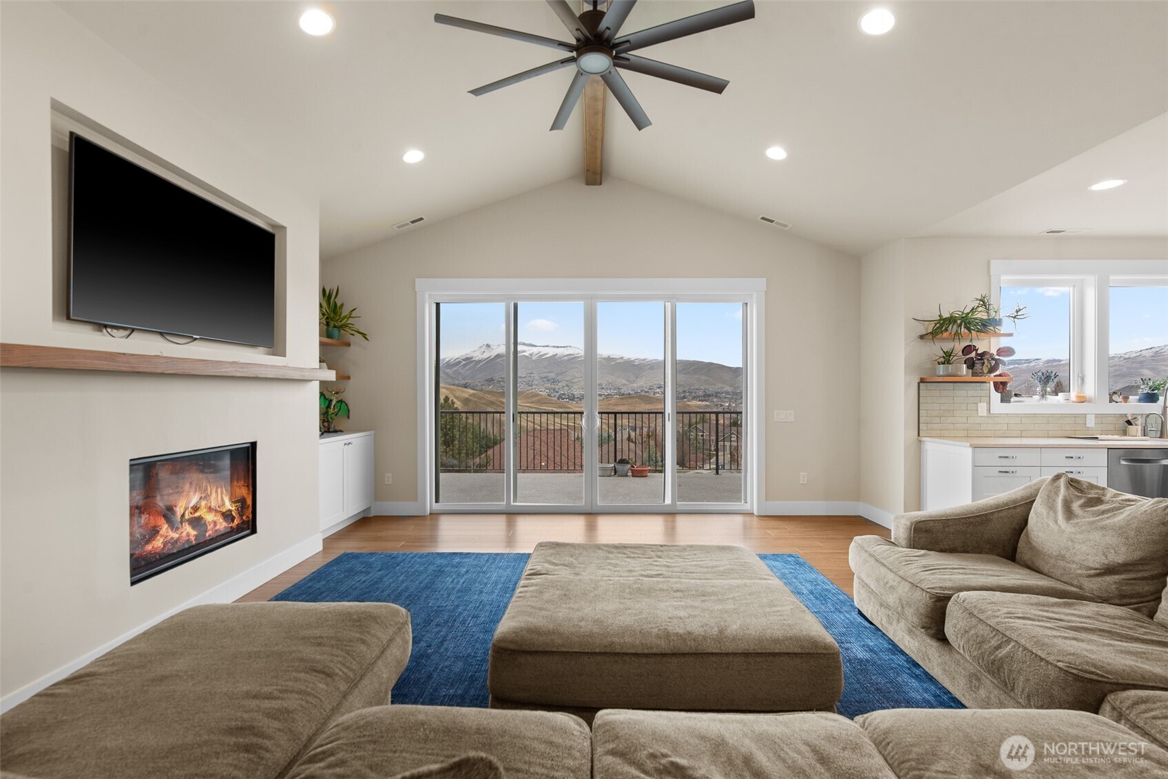 2053 Broadcrest Court Wenatchee, WA 98801 - Photo 4 of 40