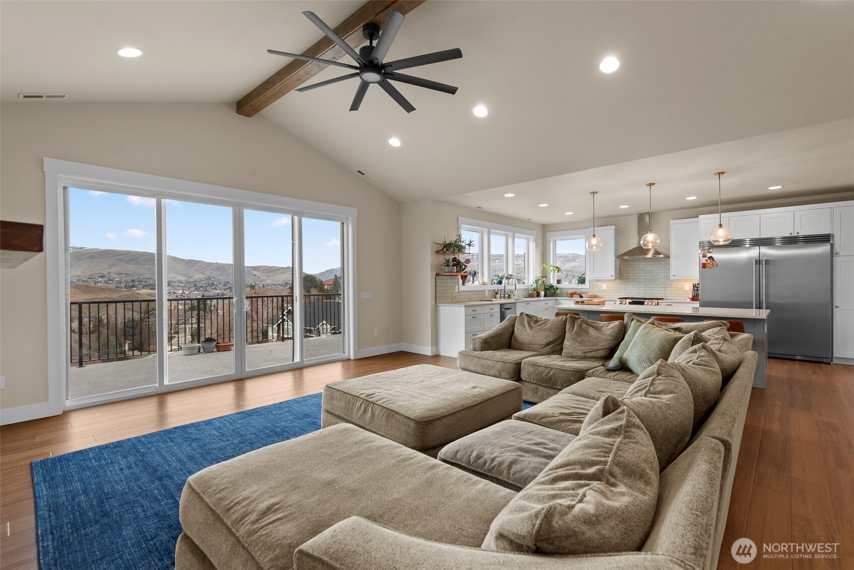 2053 Broadcrest Court Wenatchee, WA 98801 - Photo 8 of 40