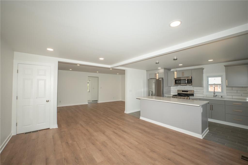 8256 Aber Road Verona, PA 15147 - Photo 4 of 36 Gallery Image 4